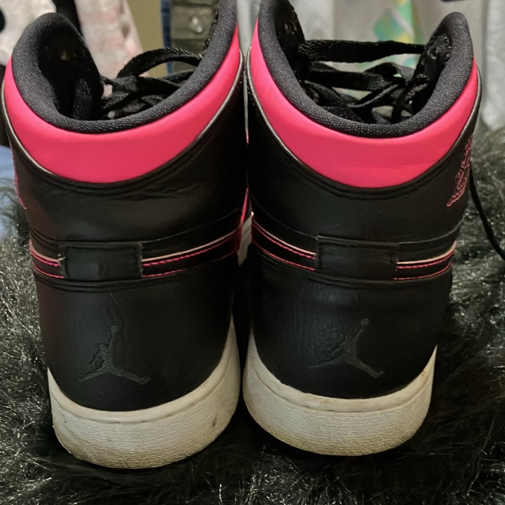Nike Jordan 1. Kids size 6 - Picture 4 of 7